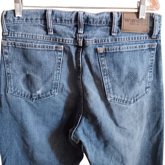 Wrangler Mens 34x36 Jeans Rugged Wear Relaxed Fit Blue Denim Distress Fade - Picture 4 of 5